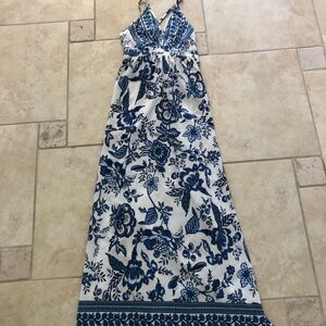 Floral maxi dress. Blue and white